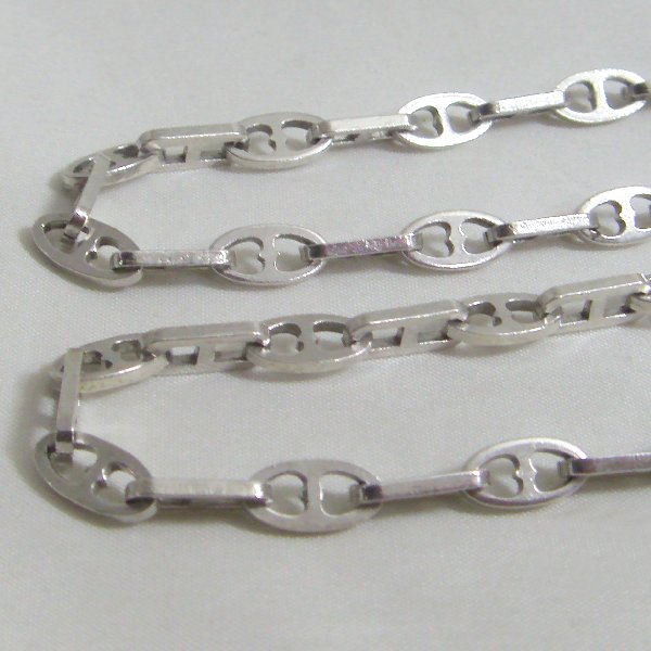 (ch1388)Silver chain with no opening.